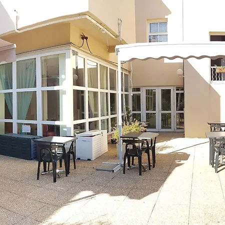 贝红杰酒店 Pérouges