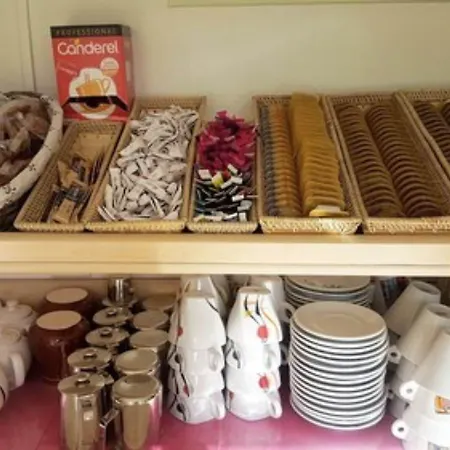 贝红杰酒店 Pérouges